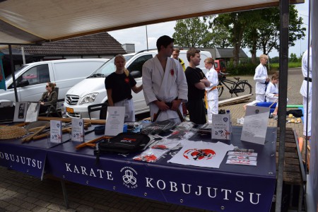 genoeg informatie over karate en kobujutsu op de kraam